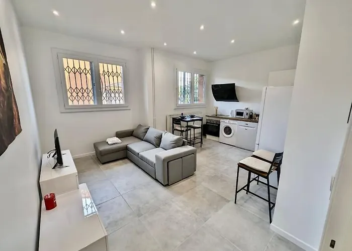 Excellent T2 - Moderne & Equipe Avec Parking