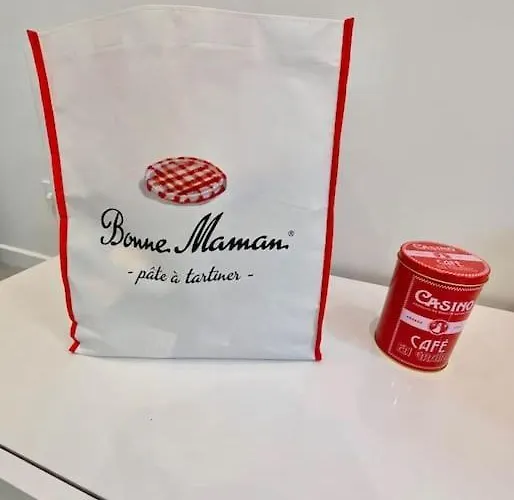 Excellent T2 - Moderne & Equipe Avec Parking アパート